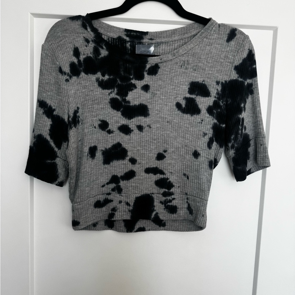 Gray and Black Women's Top
